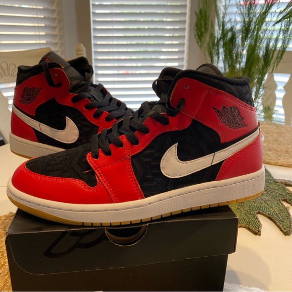 Nike Air Jordan 1 Mid SE Tennis Shoe NIB - Picture 3 of 12